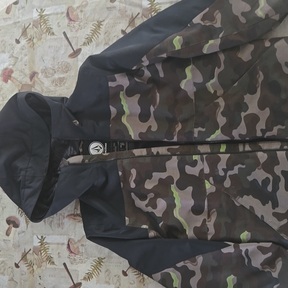Volcom Camo Snowboarding Jacket